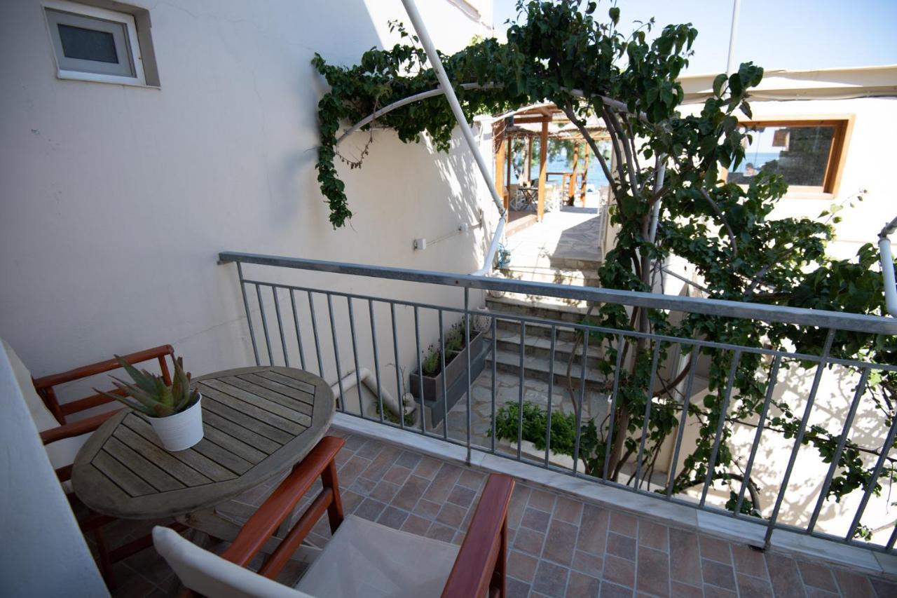 Puerto Seaside Rooms Akhladheri Exterior photo